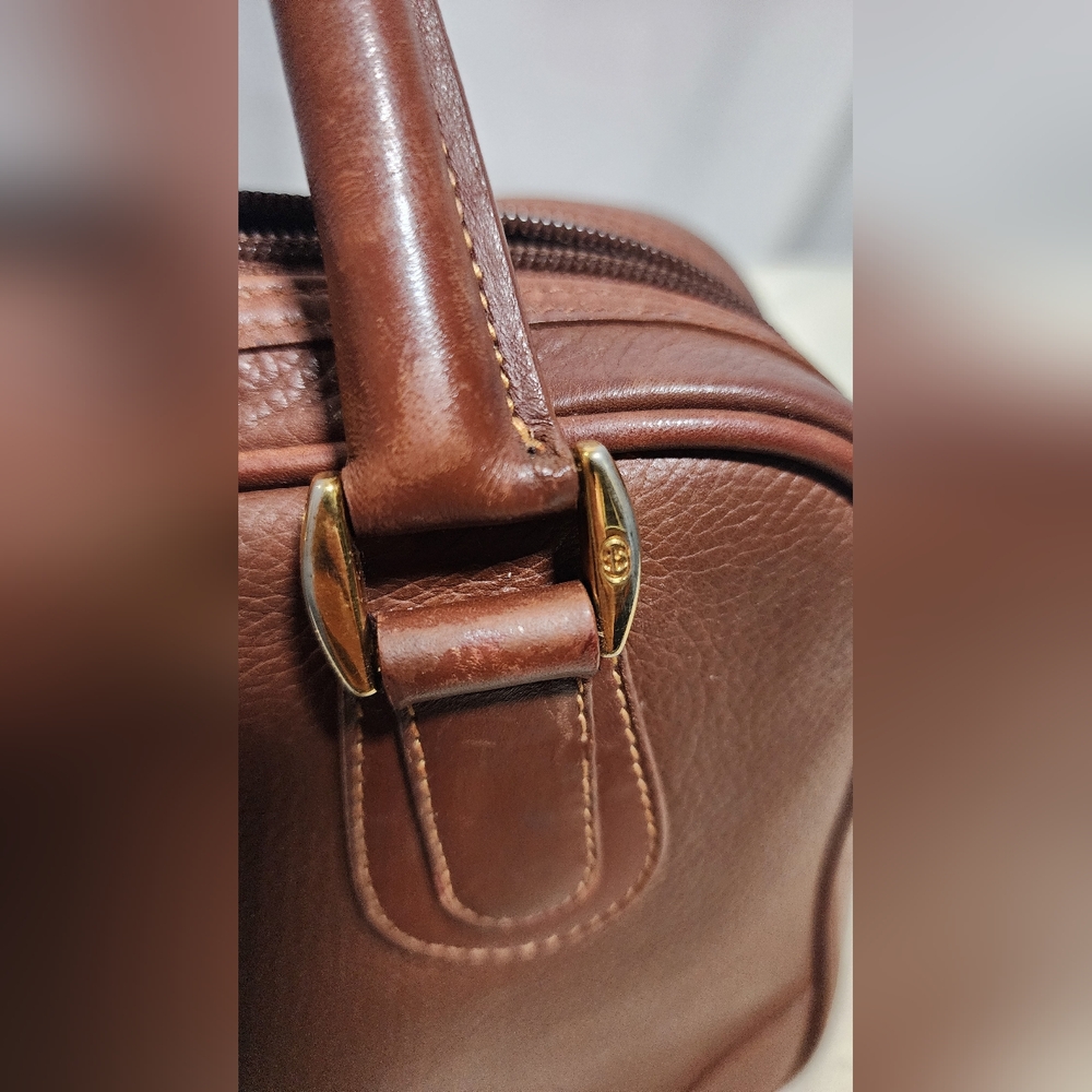 Gucci Square Boston handbag. Minor tarnishing on hardware. Wear under handles - Picture 15 of 16